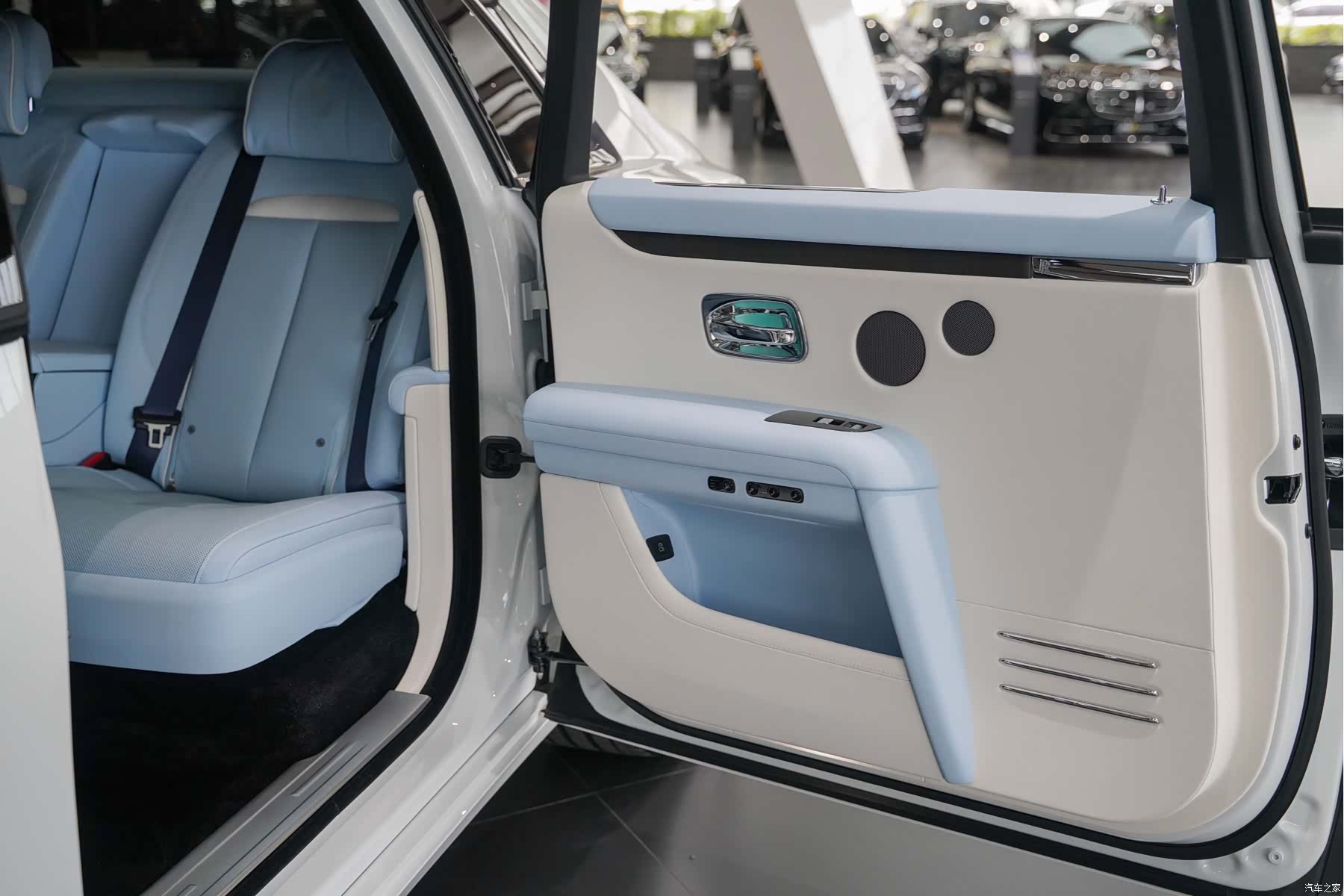 Rolls-Royce Ghost, 2025 13