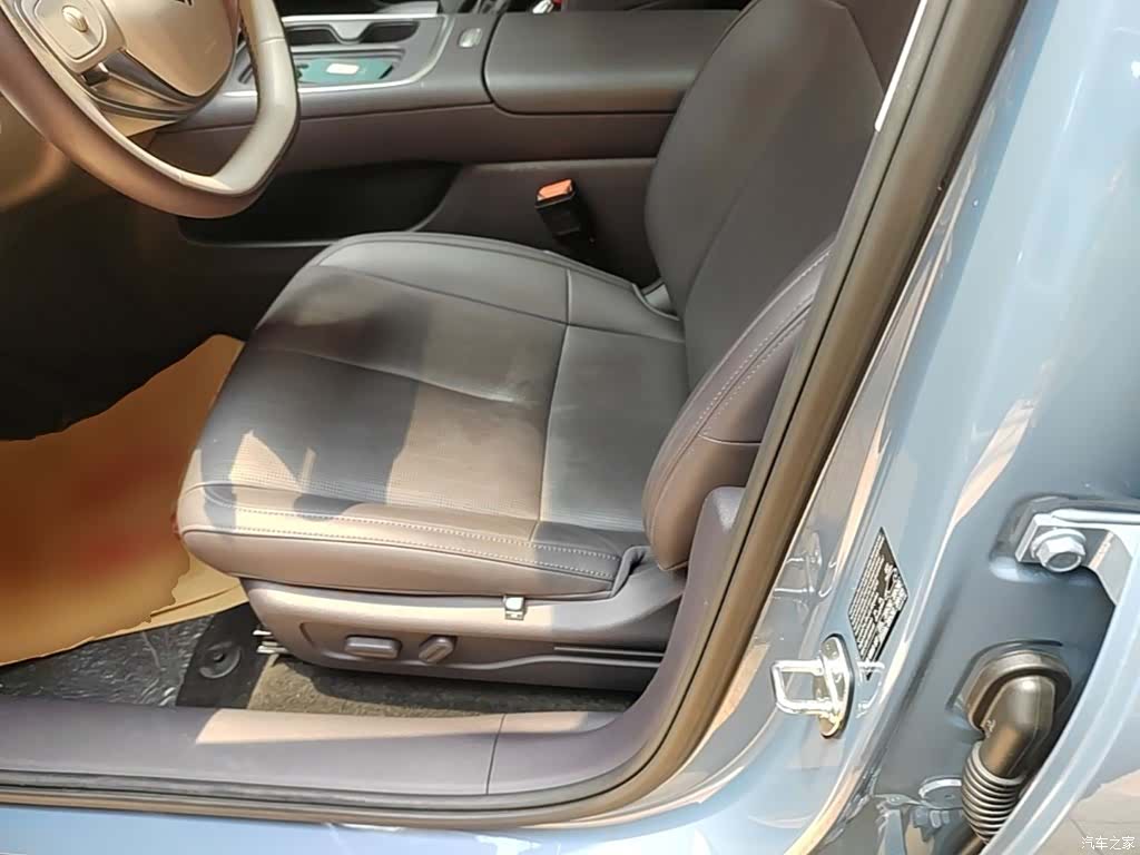 Leapmotor B01, 2025 15