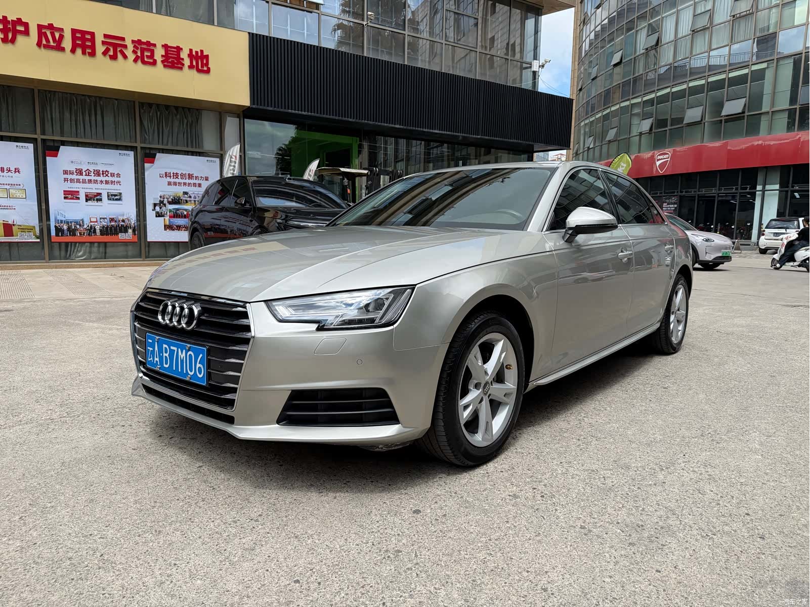 Audi A4L, 2016 1