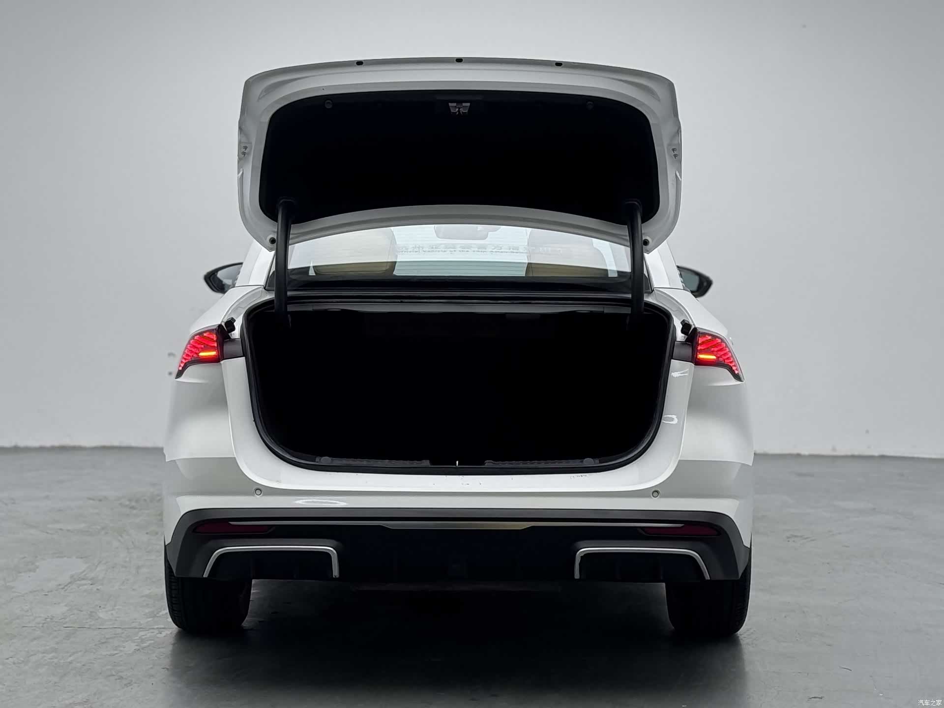 Geely Galaxy L6, 2024 10