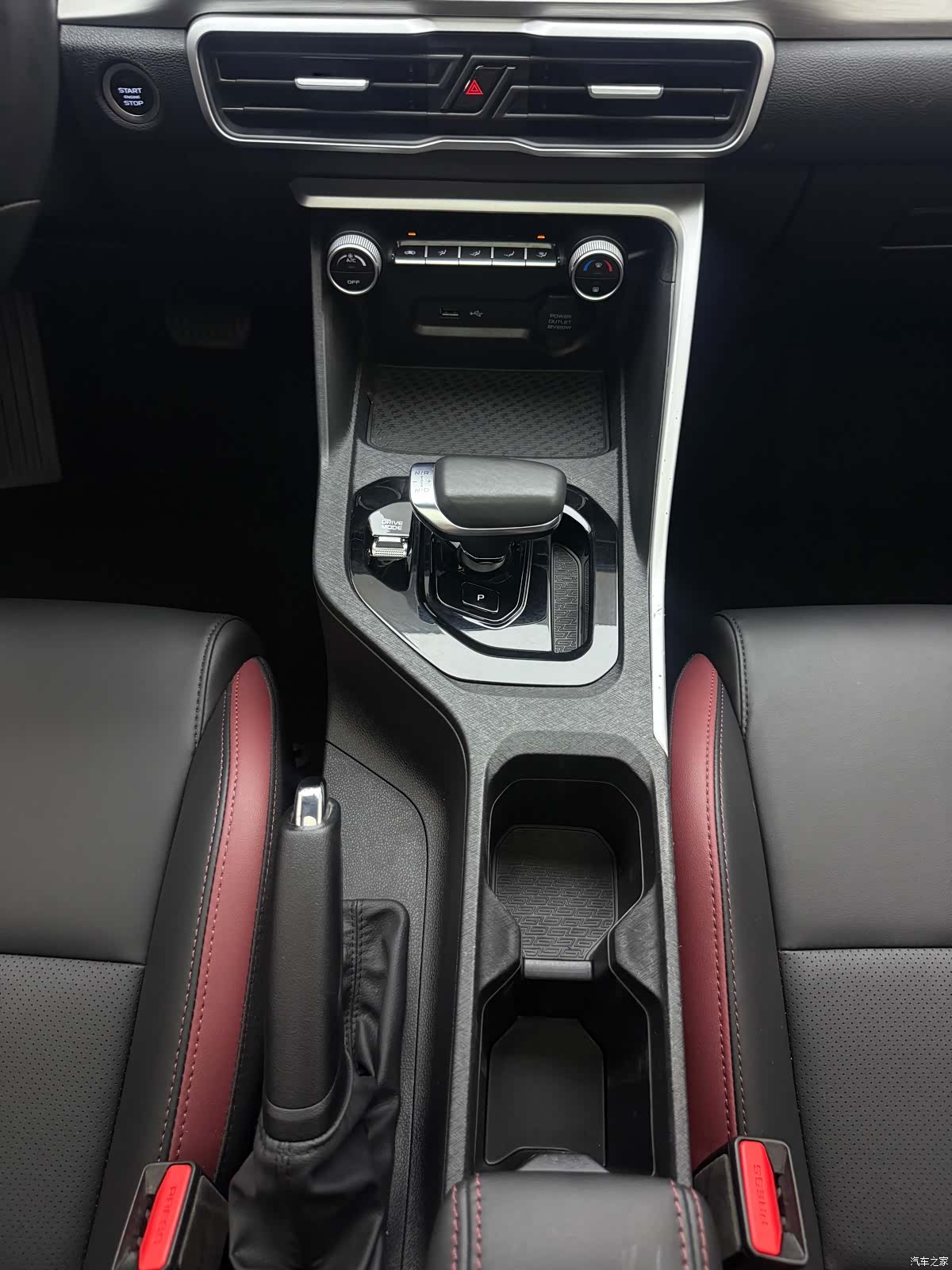 Geely Coolray, 2022 12