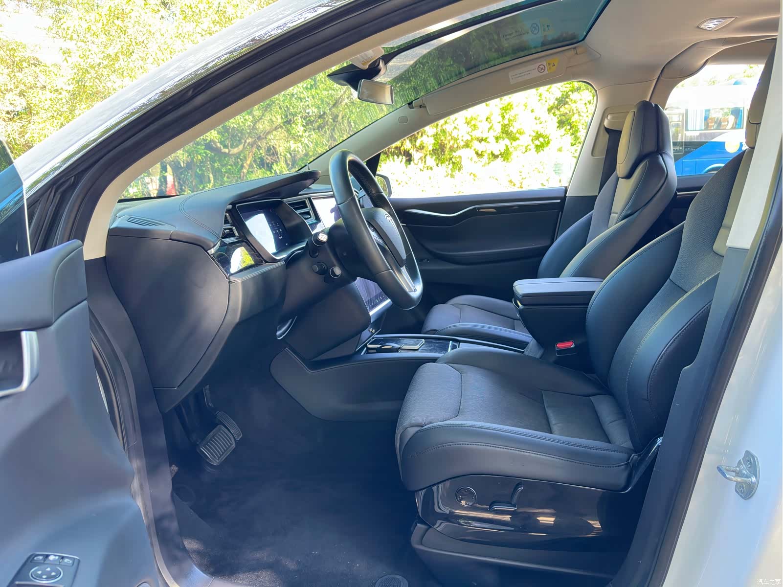 Tesla Model X, 2017 11