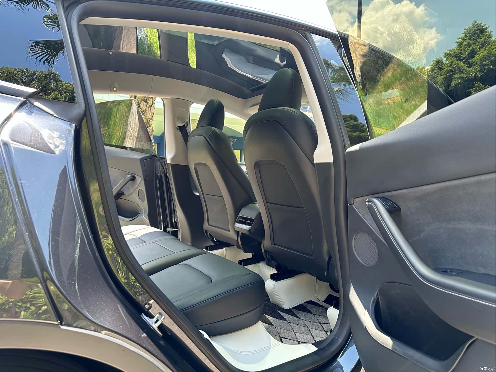 Tesla Model Y, 2024 11