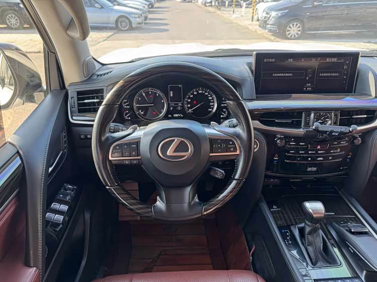 Lexus LX