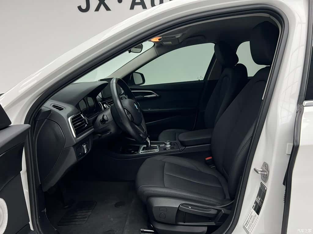 BMW 1 Series, 2022 13