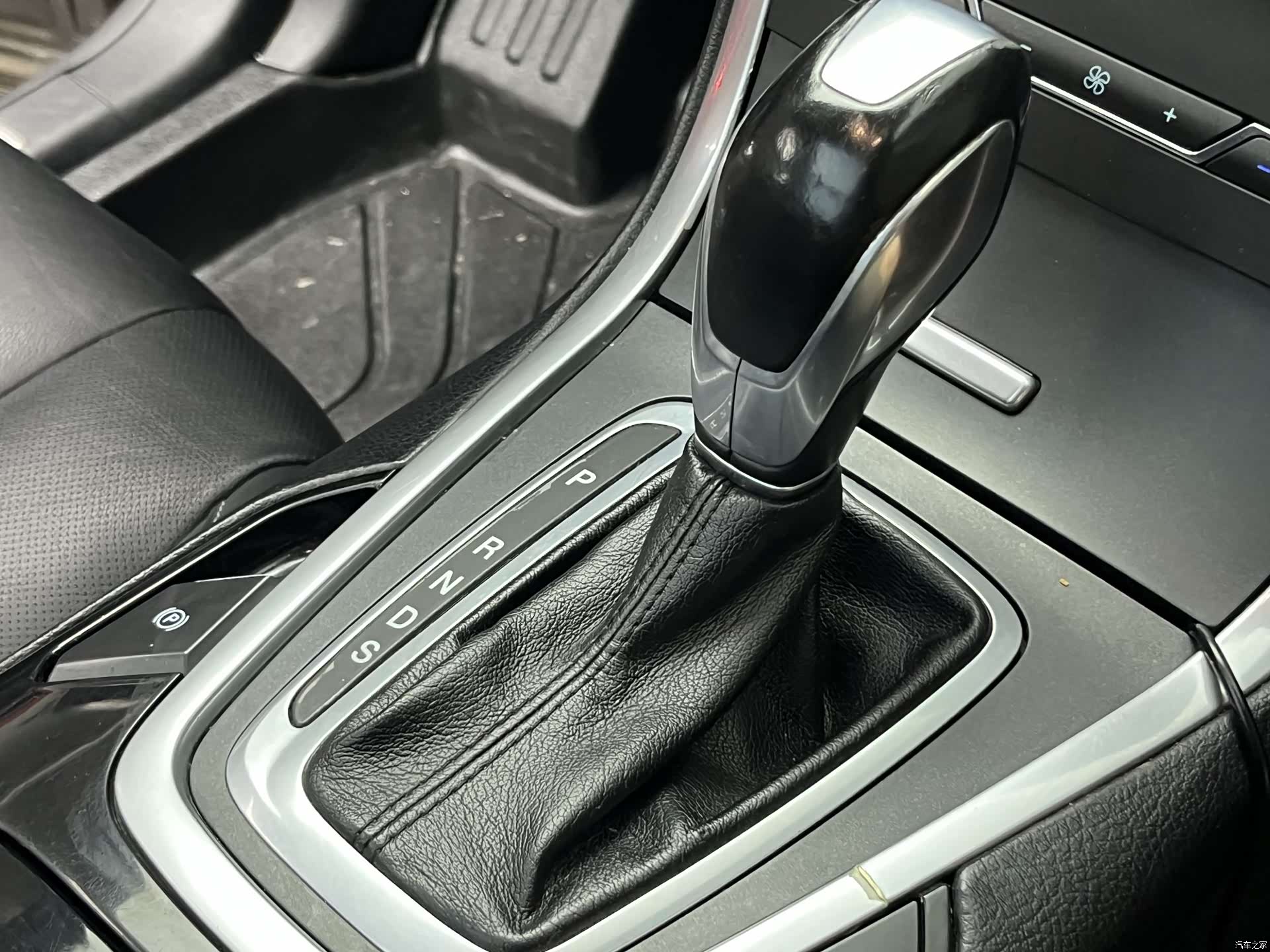 Ford Edge, 2015 16