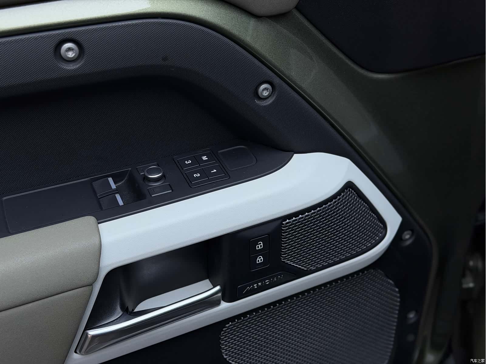 Land Rover Defender, 2021 6