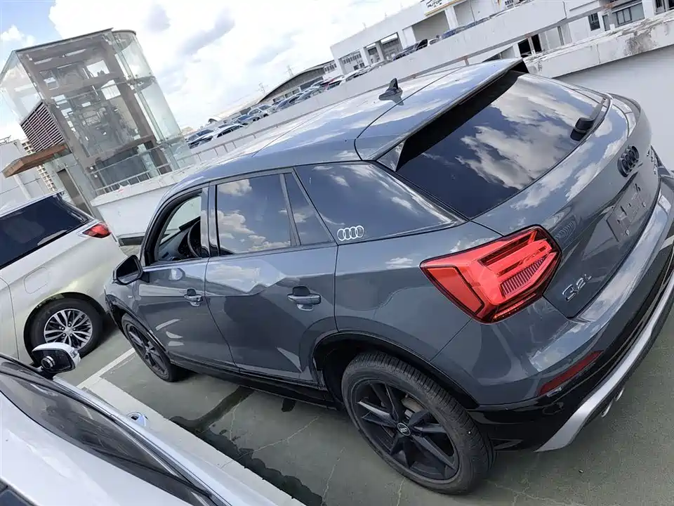 Audi Q2L