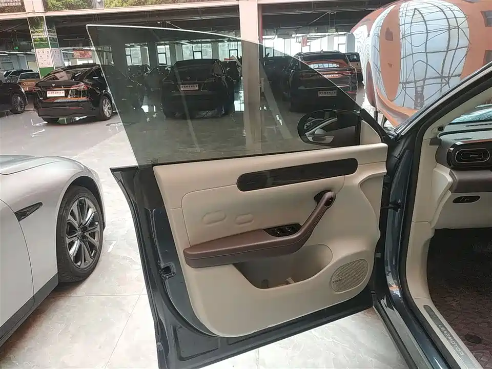 Leapmotor C11