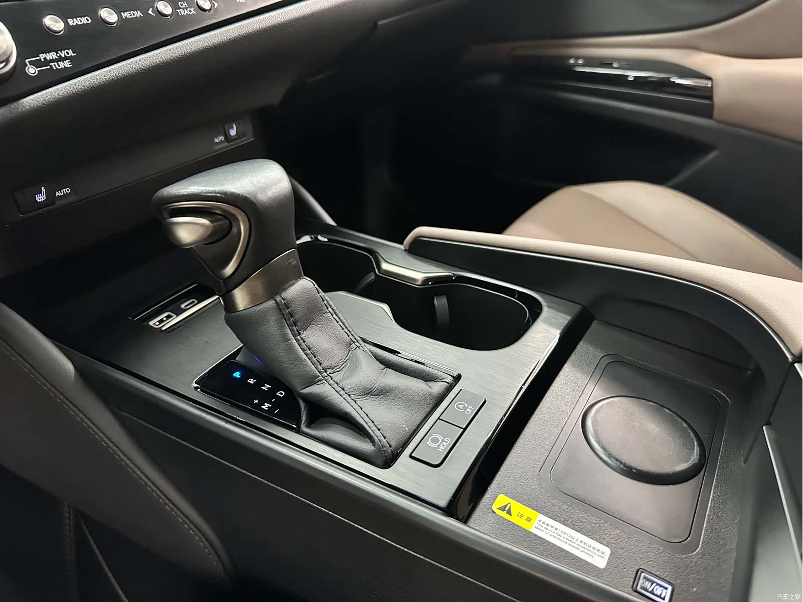 Lexus ES, 2023 10