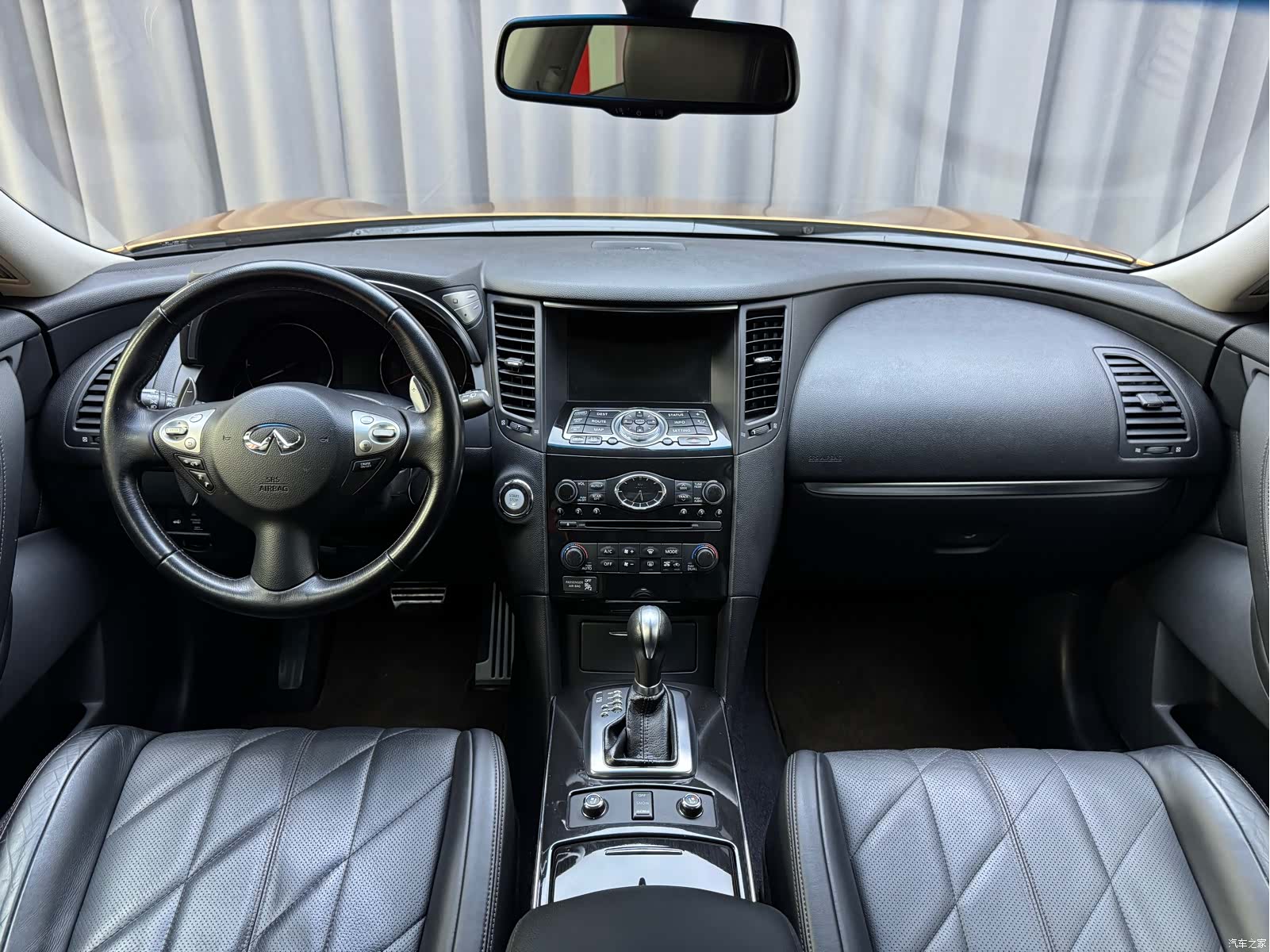 Infiniti FX35, 2011 11