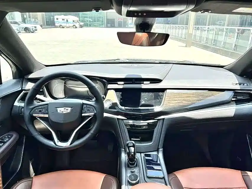 Cadillac XT6