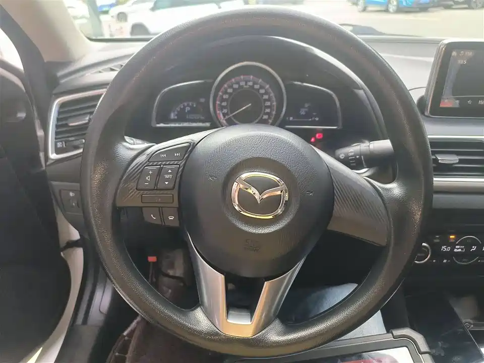 Mazda 3 Angkesaila