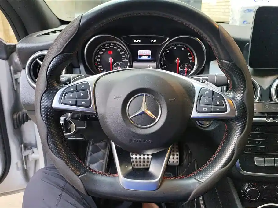 Mercedes-Benz CLA Mercedes-Benz CLA