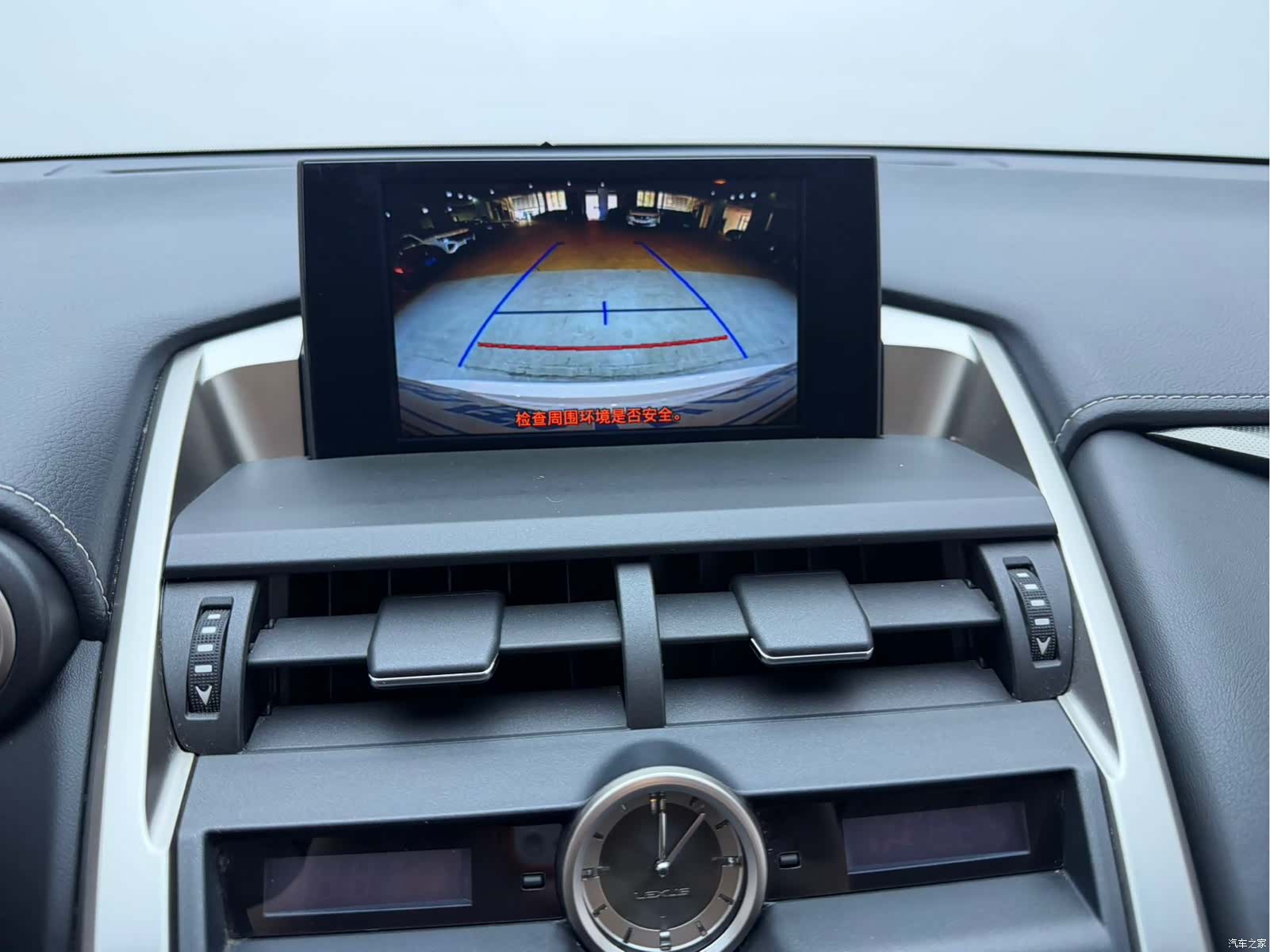 Lexus NX, 2017 11