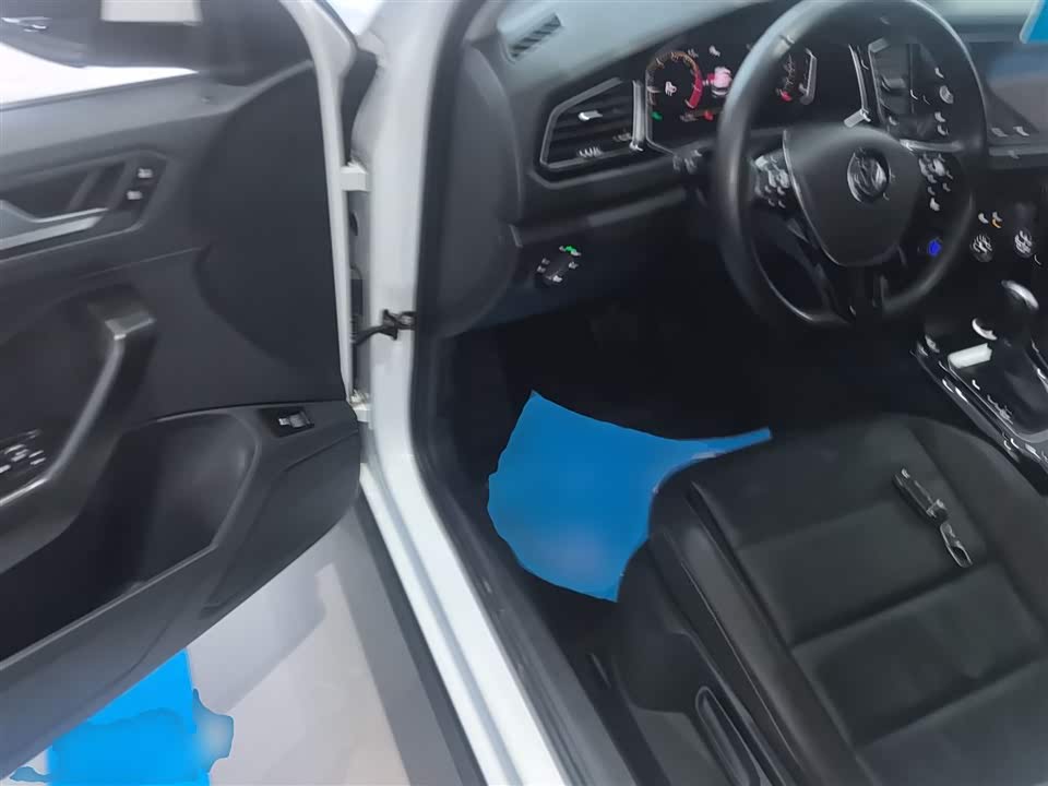 Volkswagen T-ROC exploring Songs