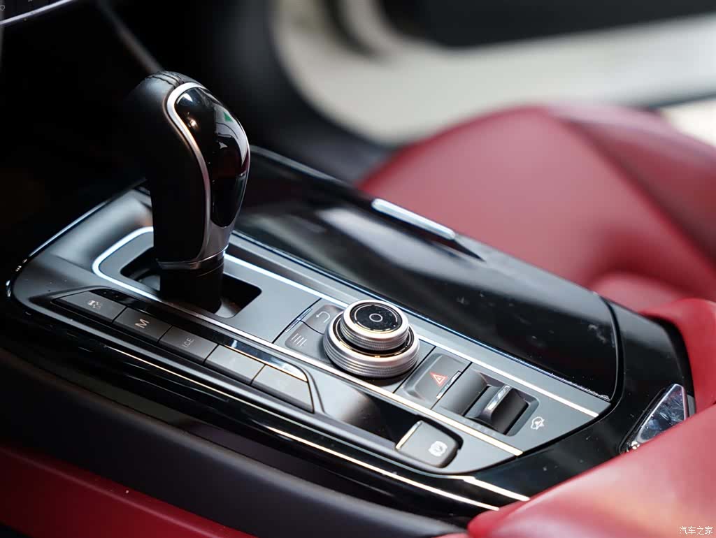 Maserati Levante, 2018 33
