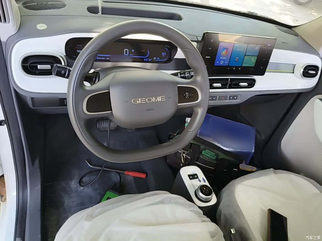 Geely Panda, 2025 10