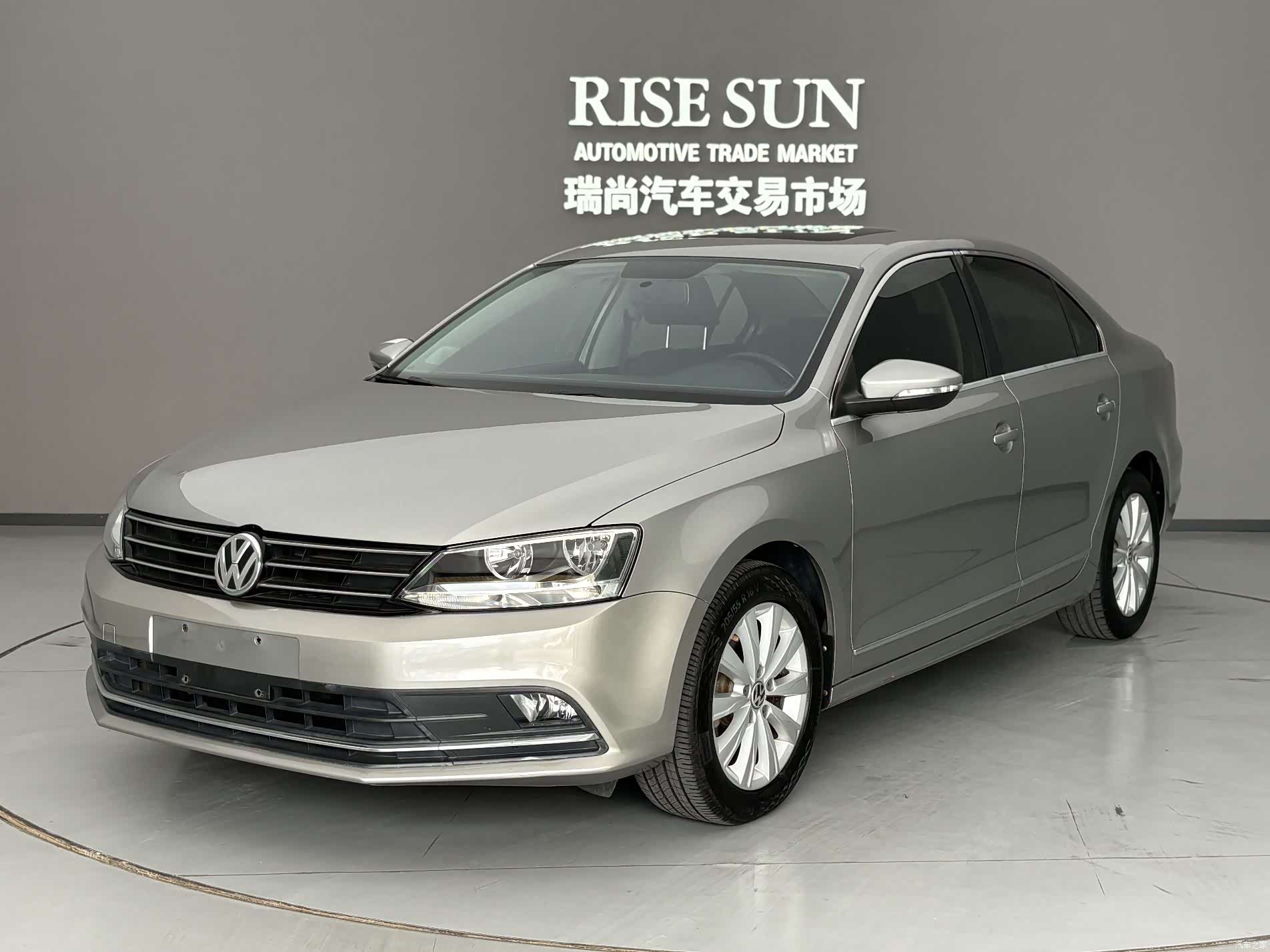 Volkswagen Sagitar, 2016 1