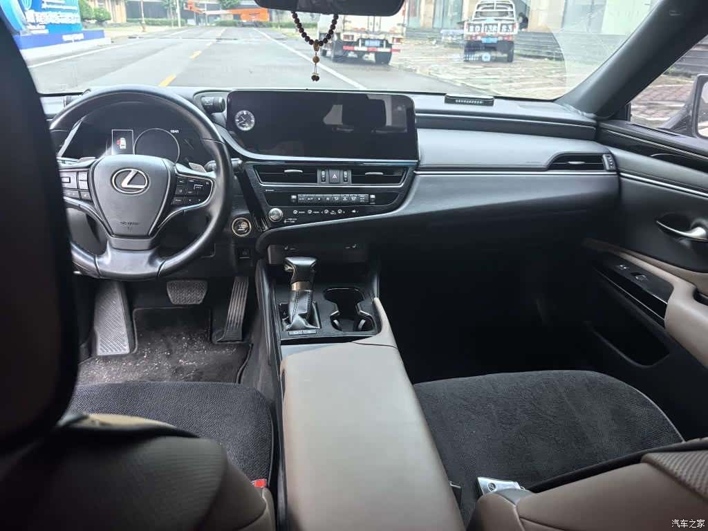 Lexus ES, 2022 7