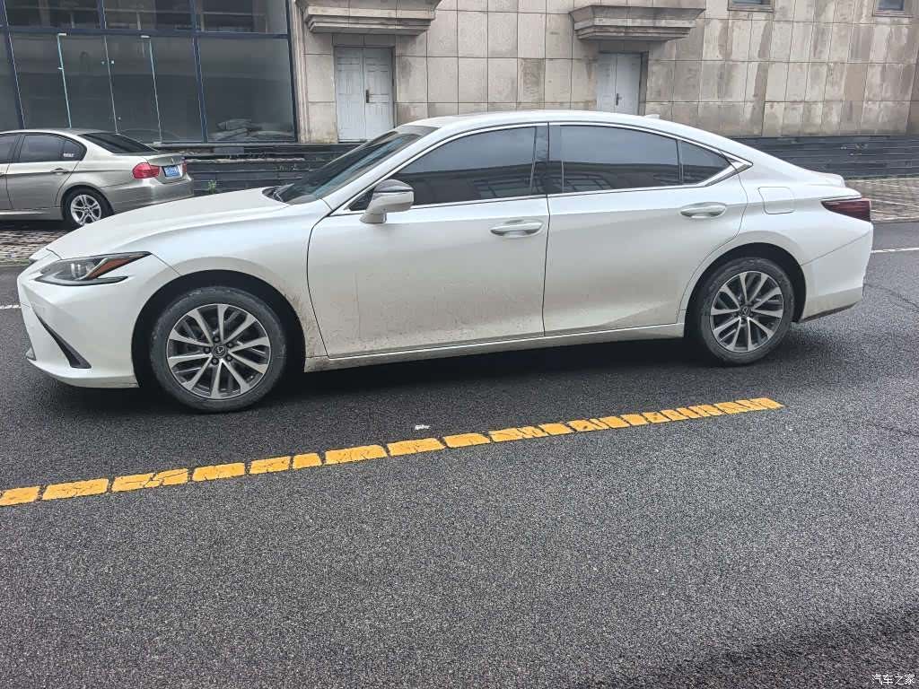 Lexus ES, 2022 8