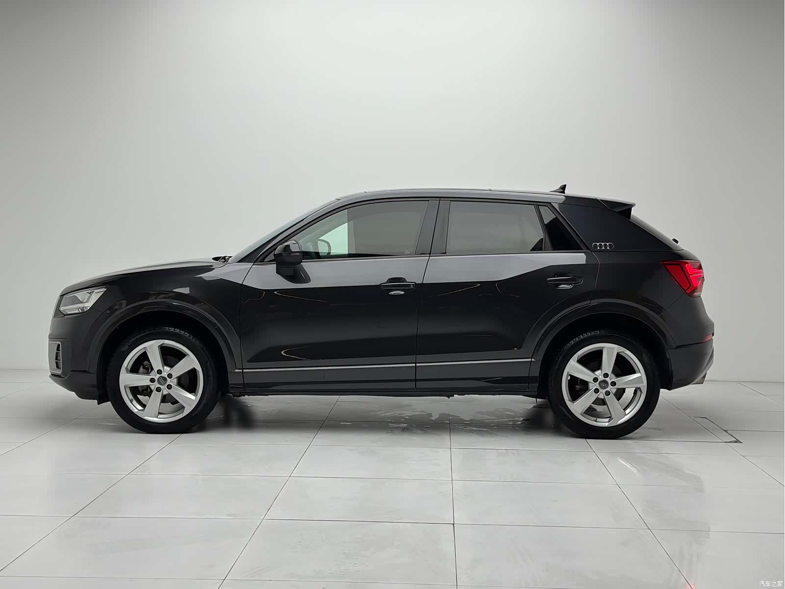 Audi Q2L, 2019 25