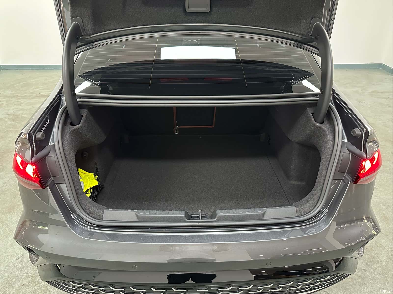 Audi Flying Spur, 2025 15