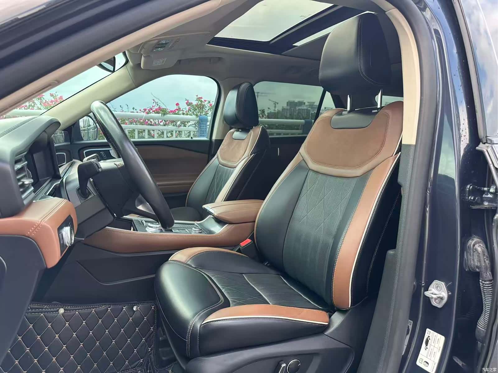 Ford Explorer, 2022 12