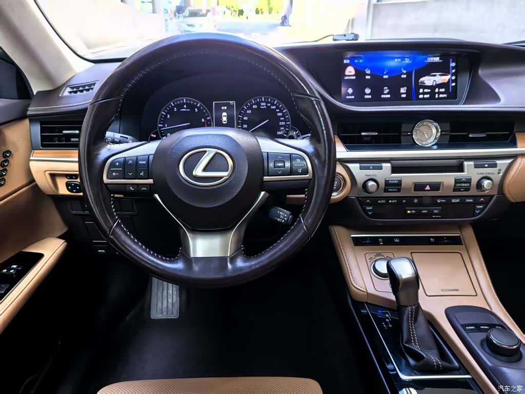 Lexus ES, 2017 4