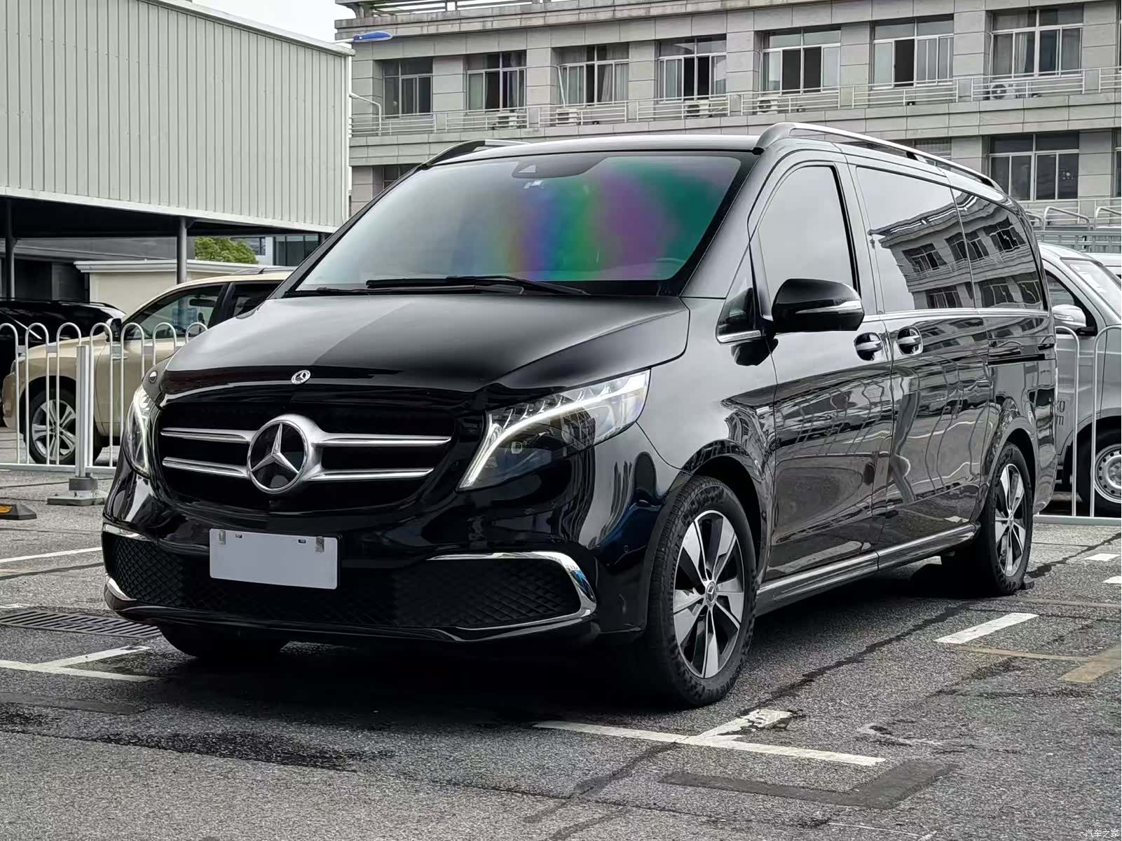 Mercedes-Benz V-Class, 2024 1
