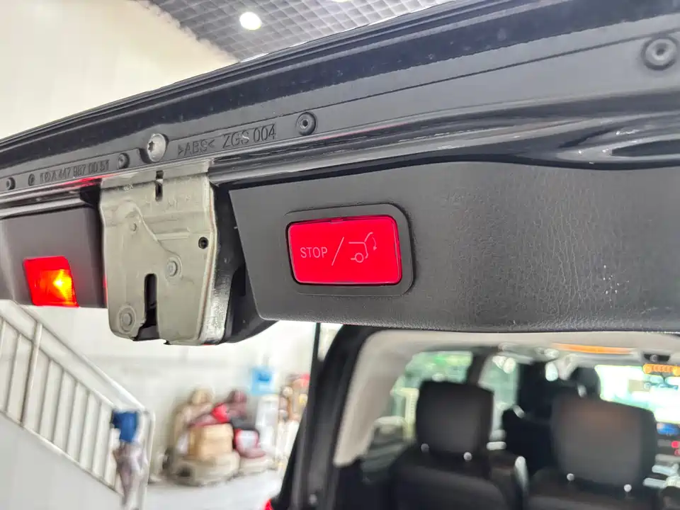 Mercedes-Benz V-class