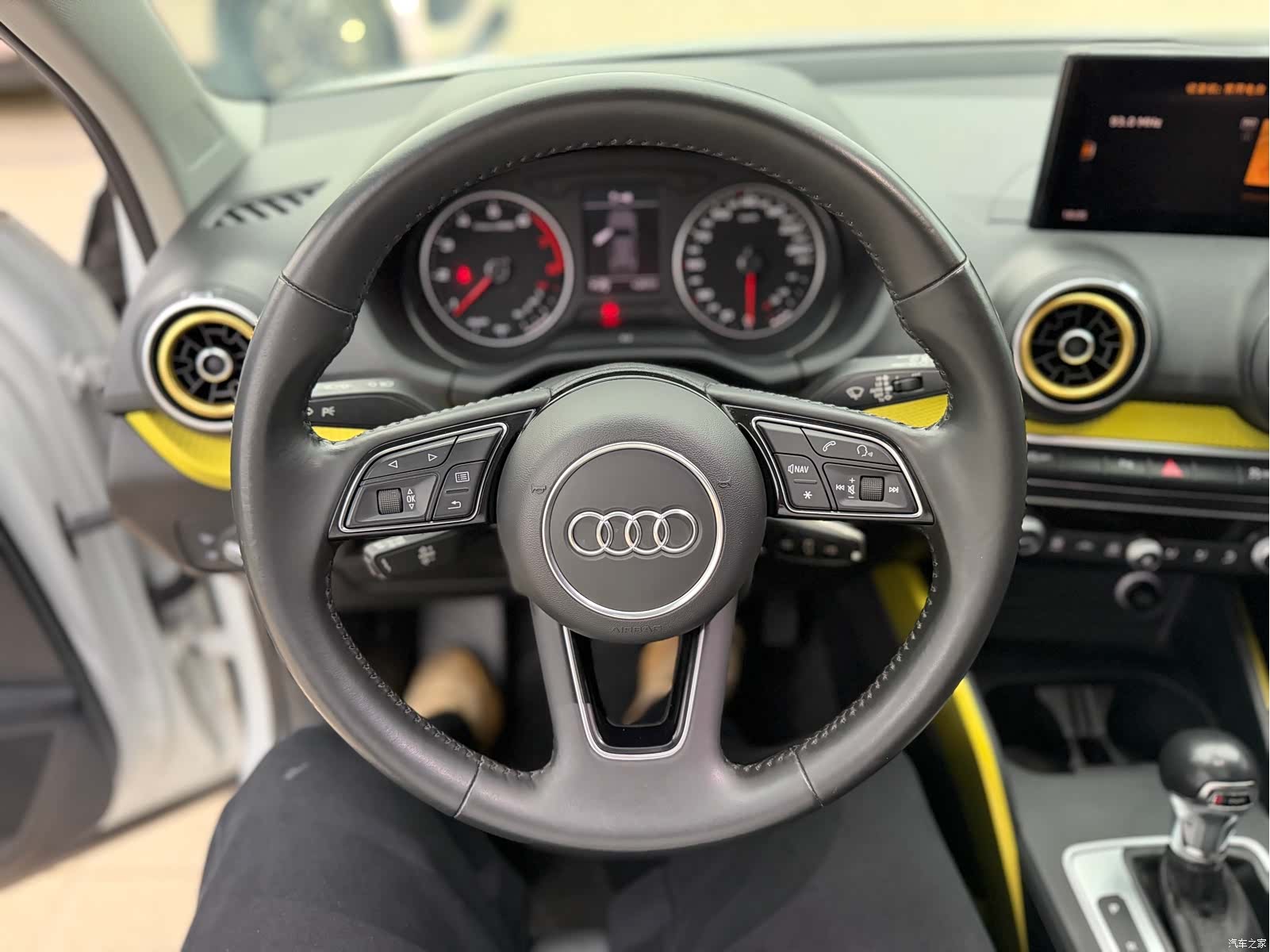 Audi Q2L, 2019 14