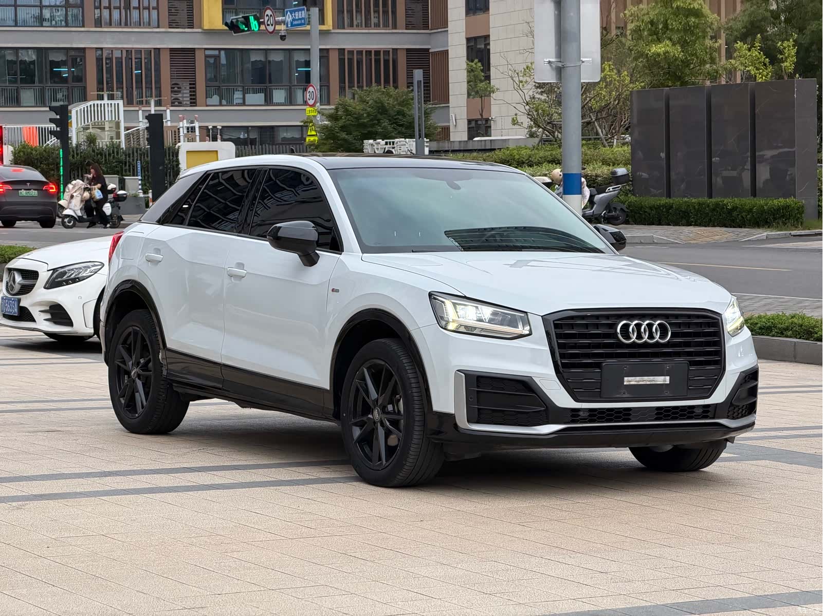 Audi Q2L, 2019 3