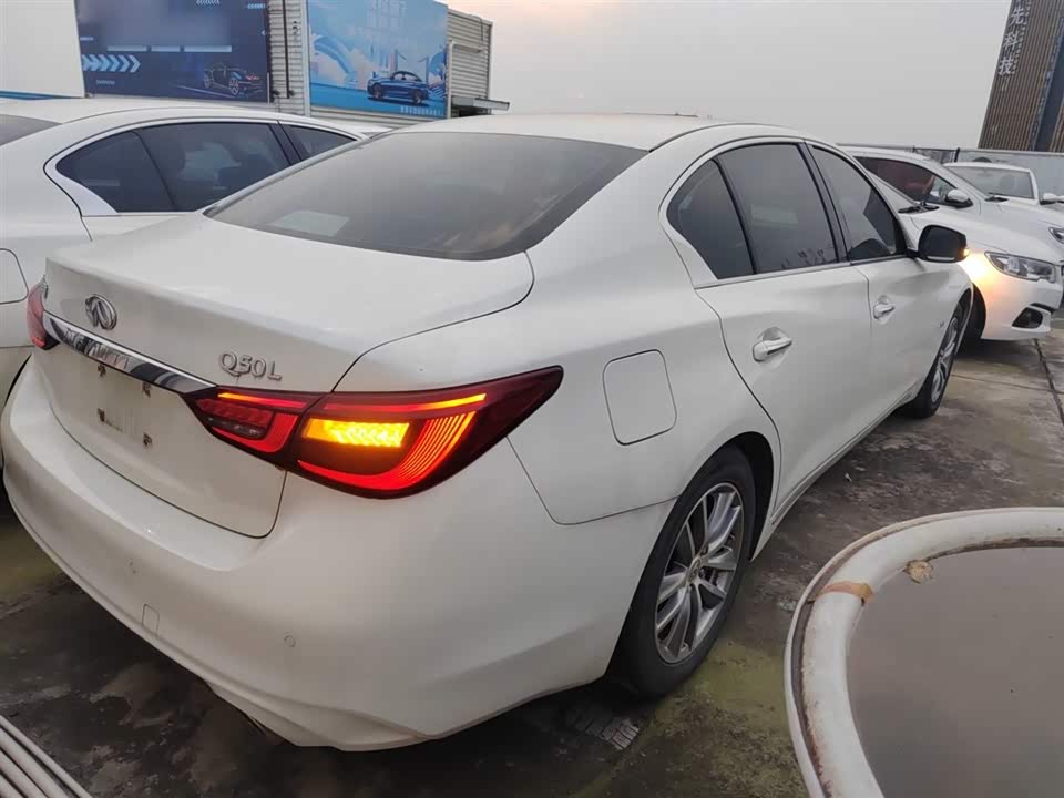 Infiniti Q50L