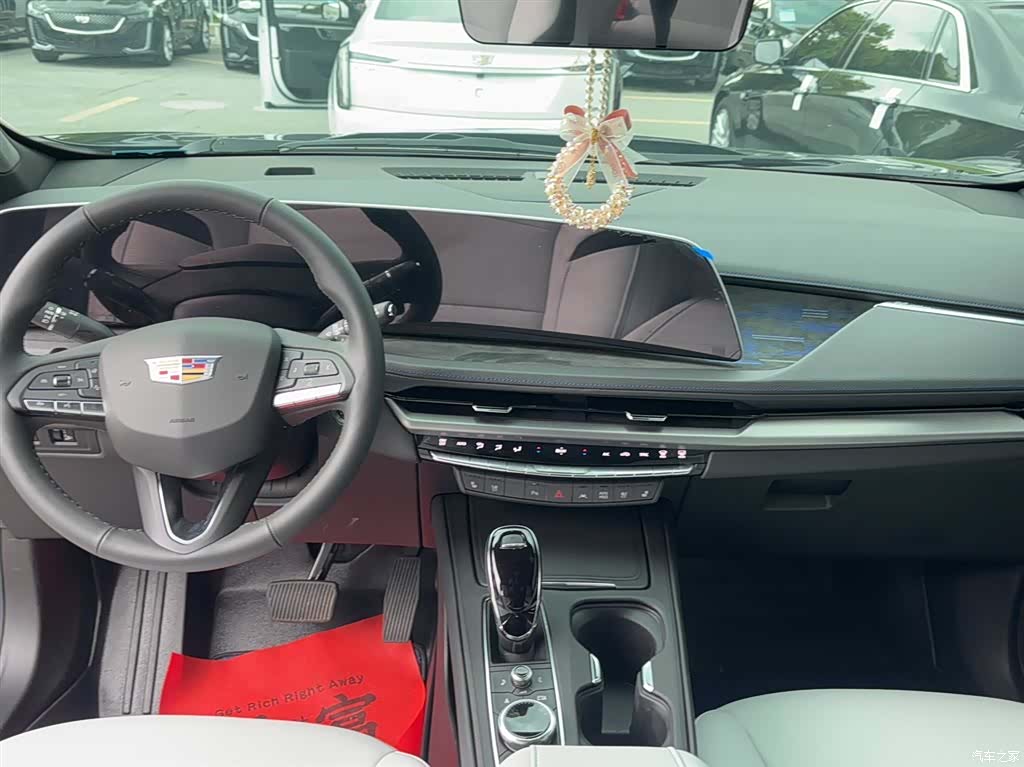 Cadillac XT4, 2025 11