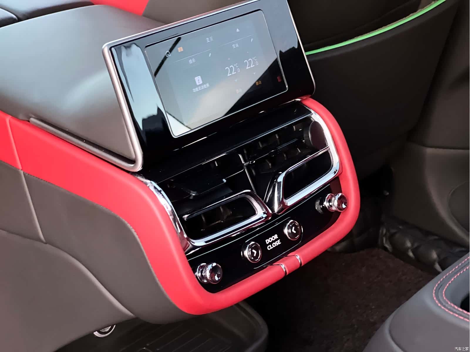 Bentley Bentayga, 2023 18