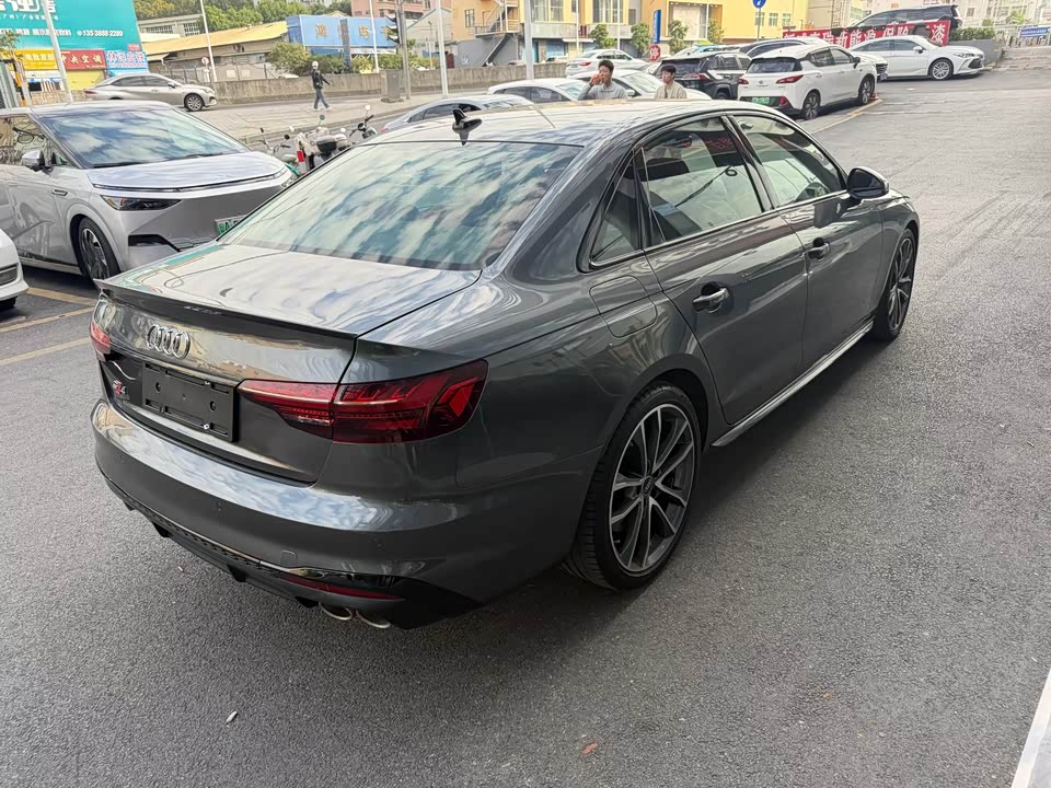 Audi S4