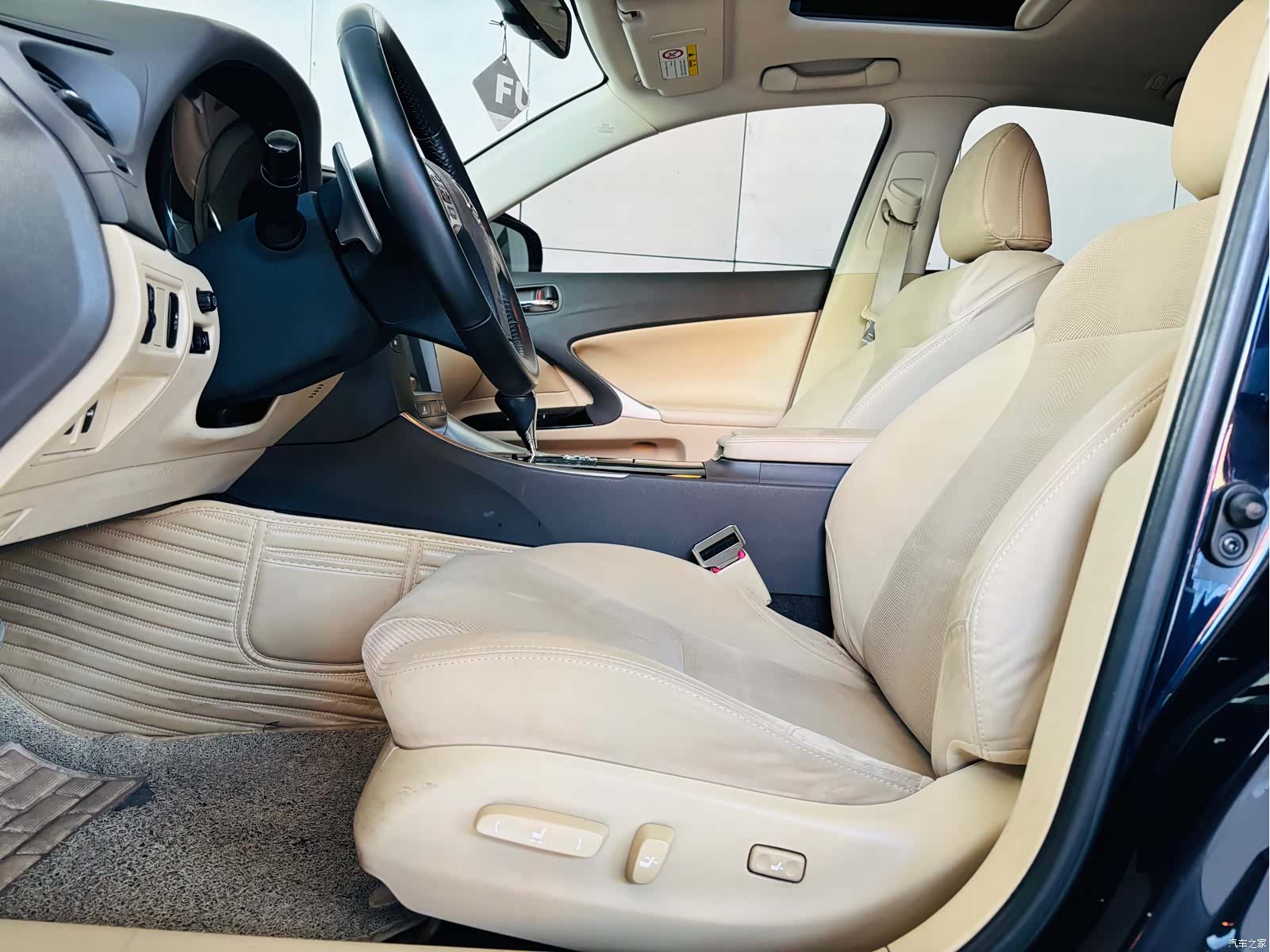 Lexus IS, 2012 8