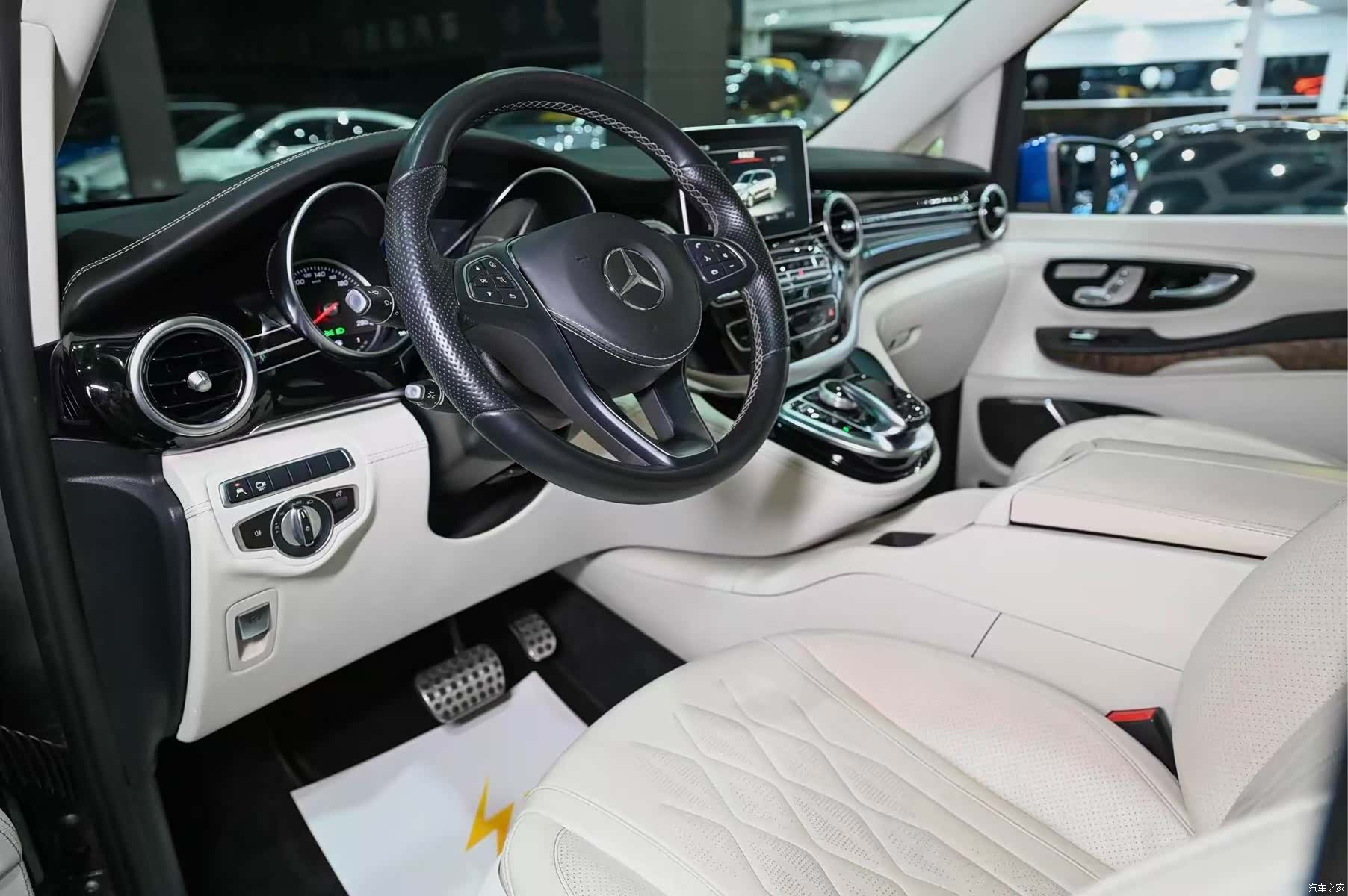 Mercedes-Benz V-Class, 2020 7