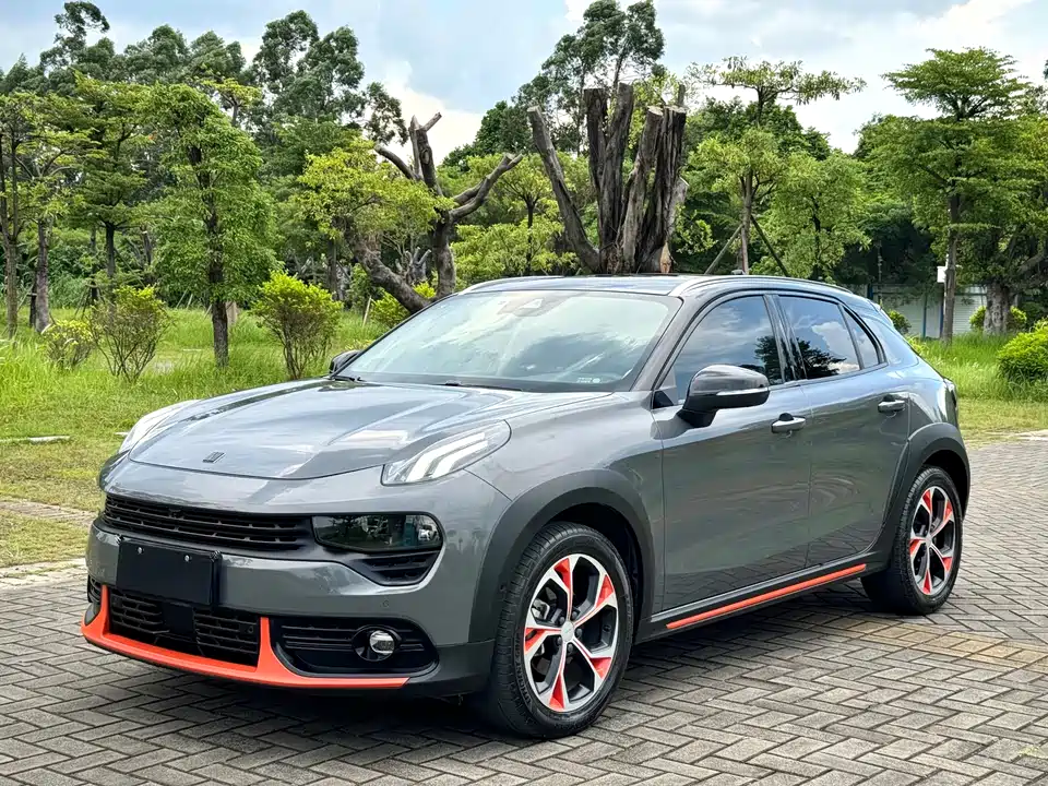Lynk & Co 02