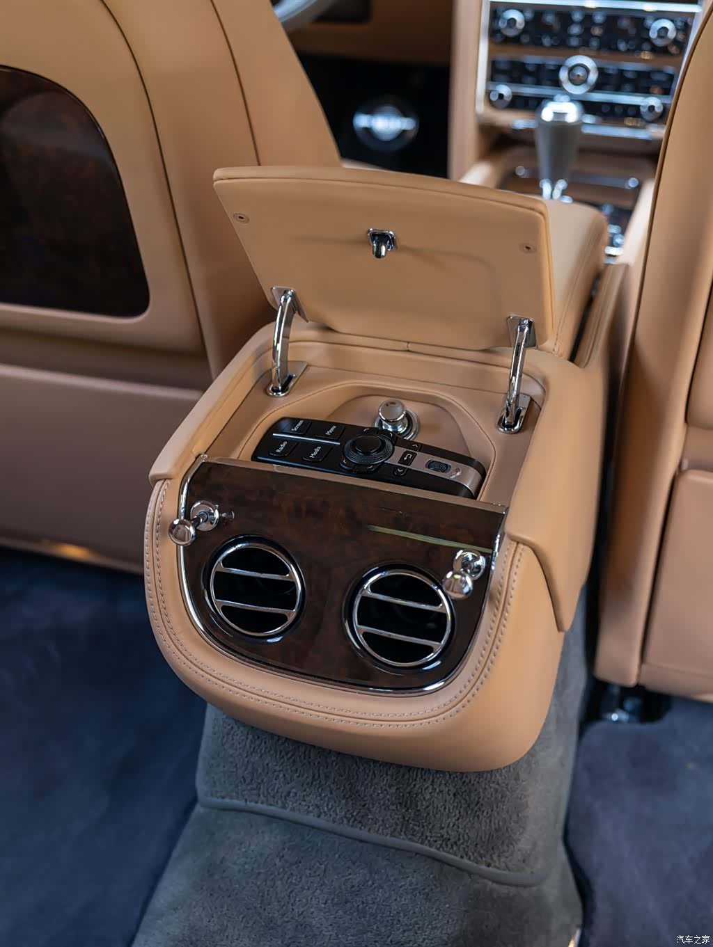 Bentley Mulsanne, 2015 24