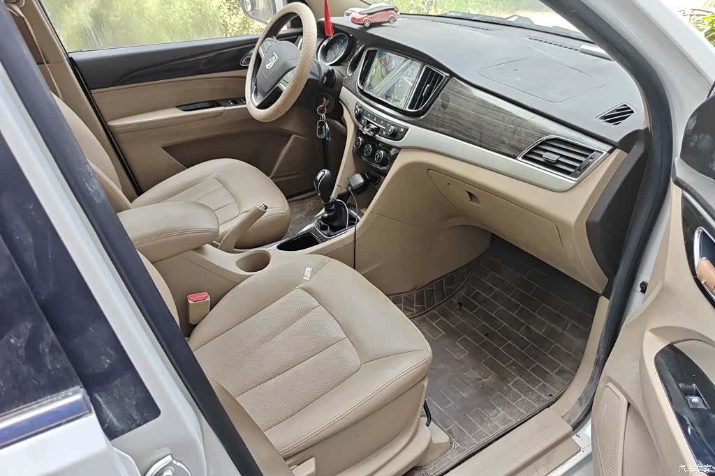 Wuling 730, 2016 8