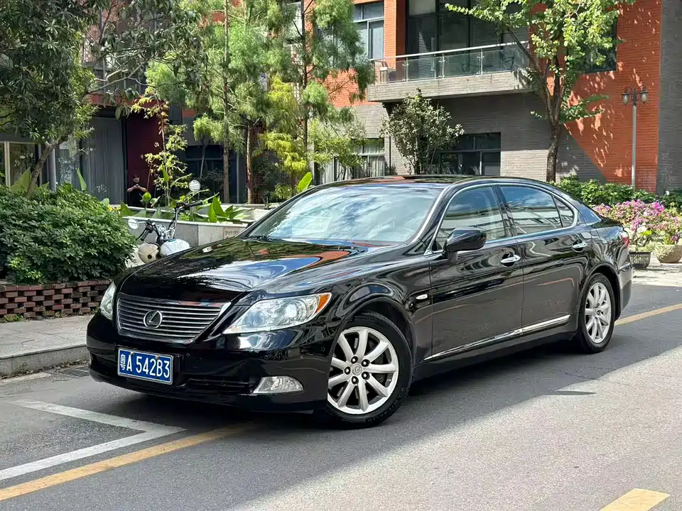 Lexus LS