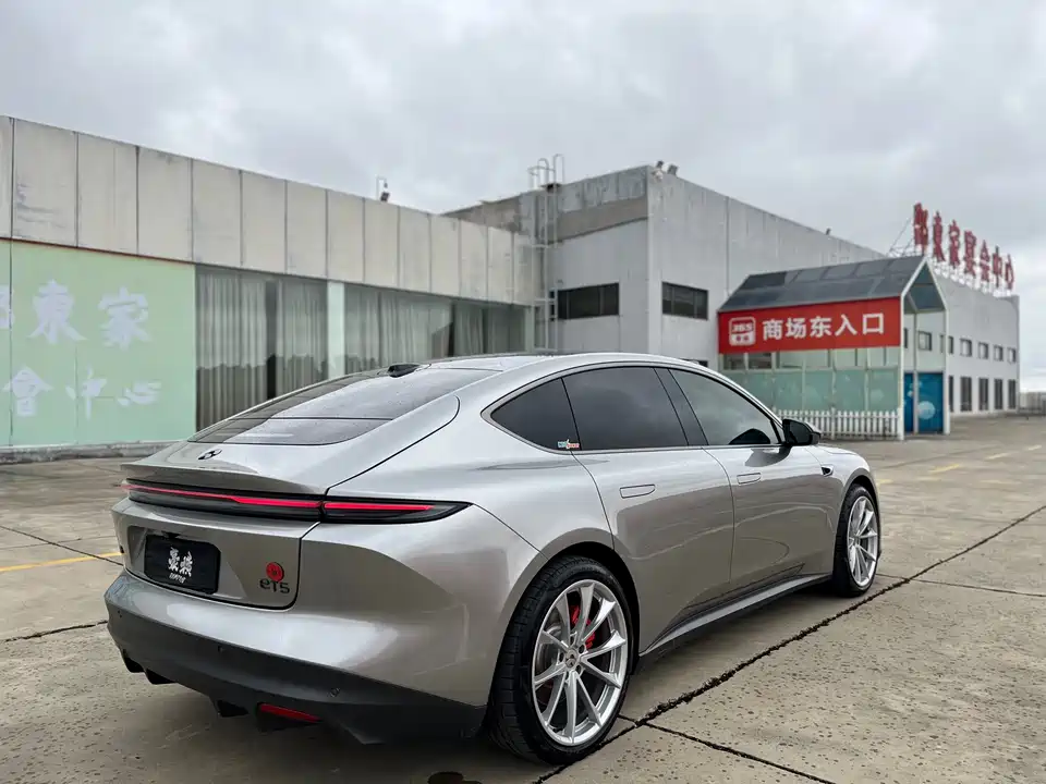 NIO ET5