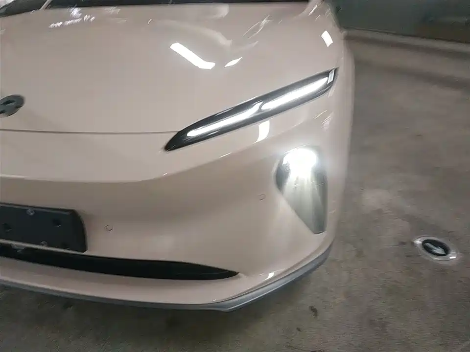 NIO ET5