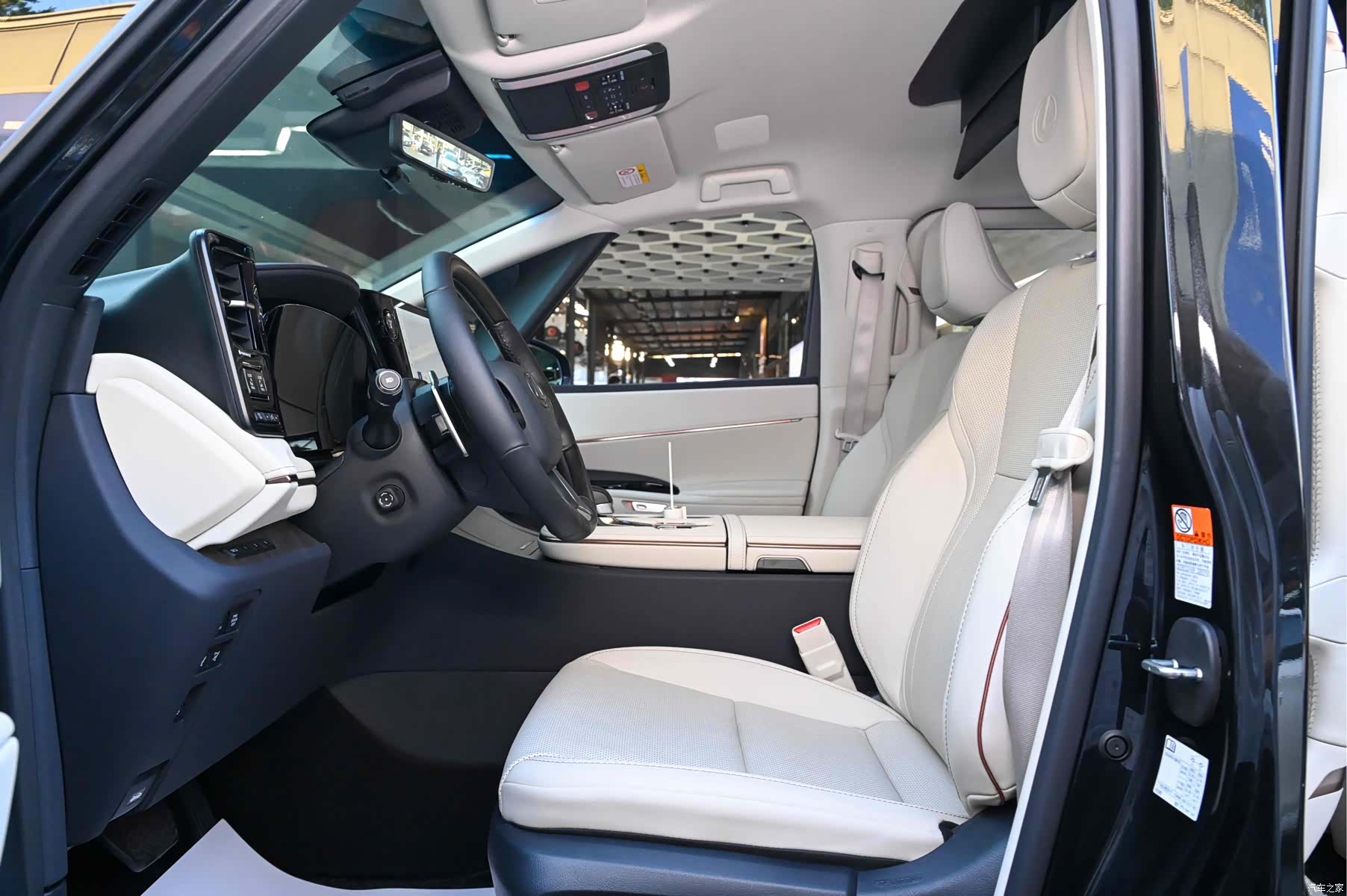 Lexus LM, 2024 22