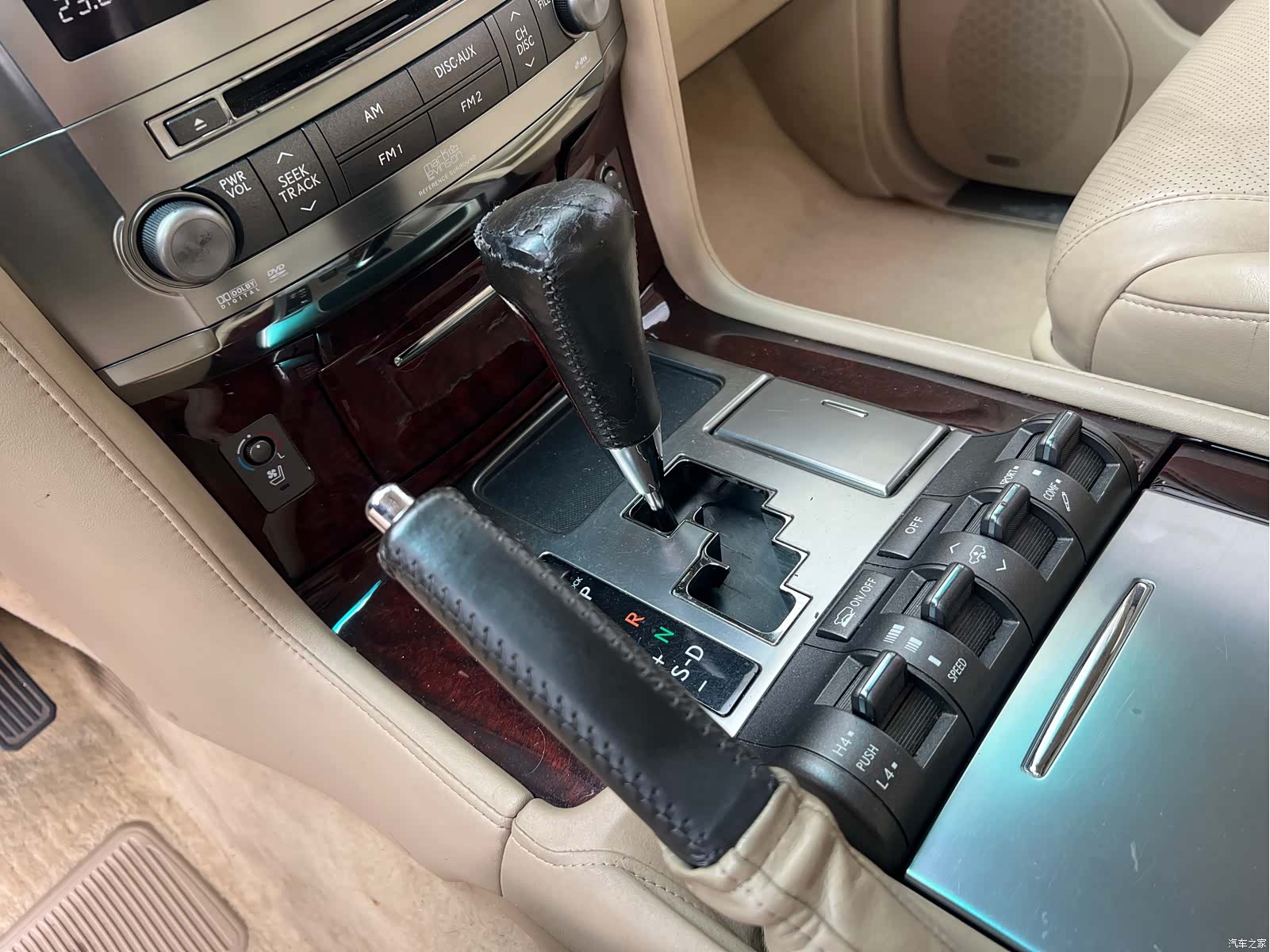 Lexus LX, 2008 7