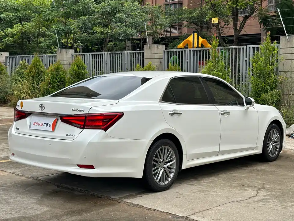 Toyota crown