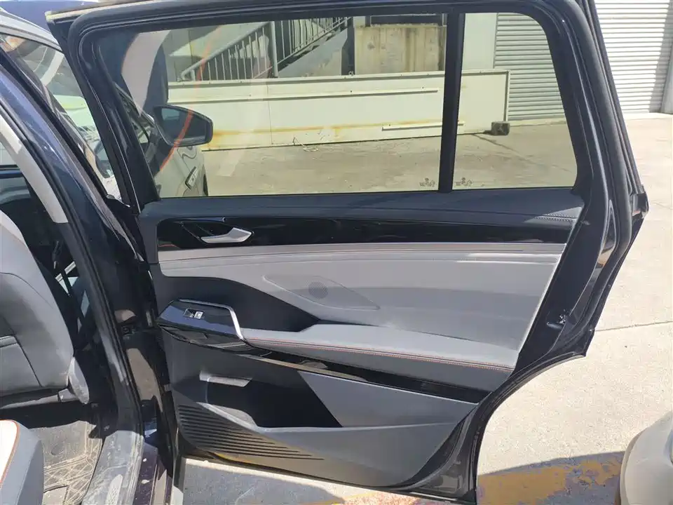 Volkswagen ID.6 CROZZ