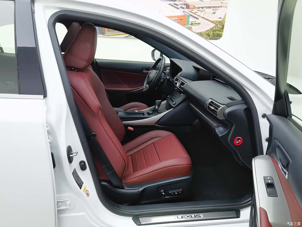 Lexus IS, 2016 23